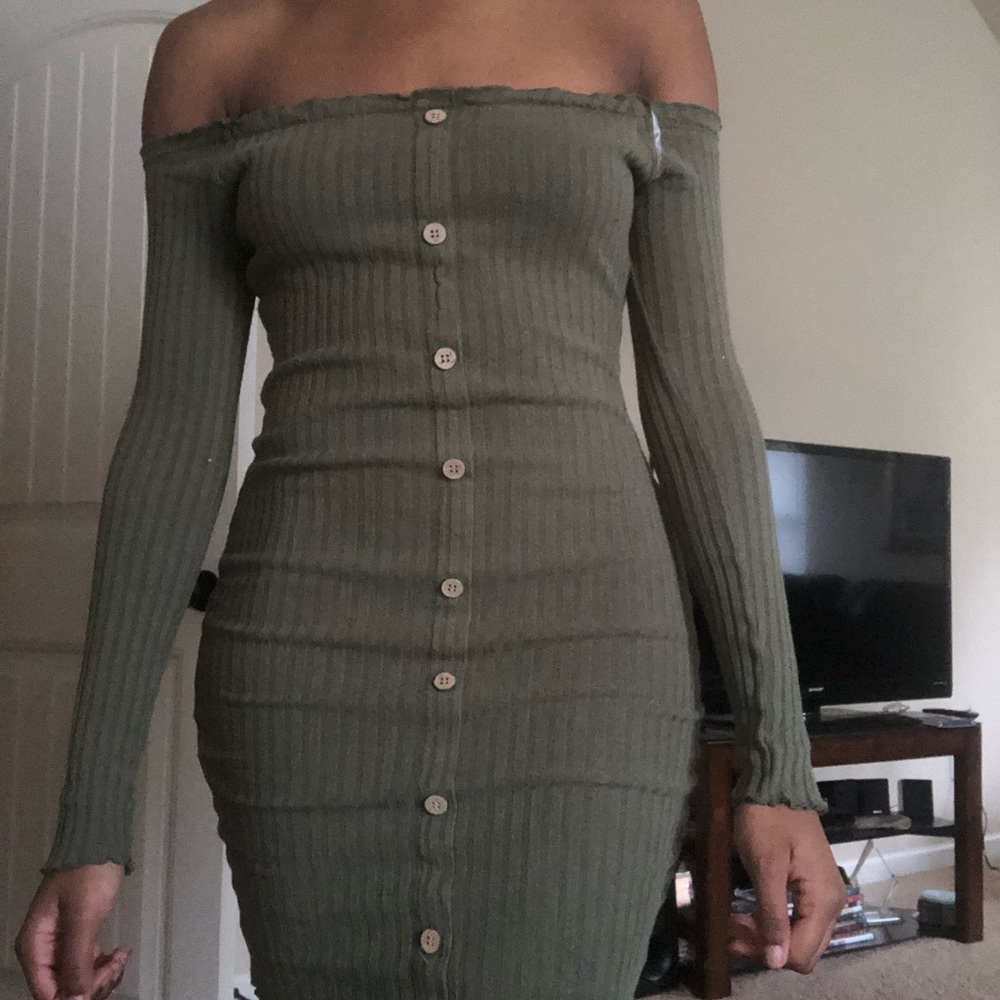 dress - Picture 2 of 4